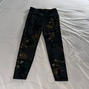 Old Navy Active Elevate Legging Green Camo Womens Size Large